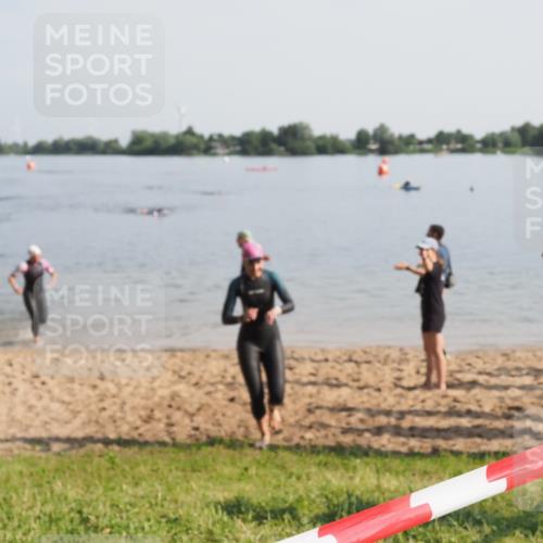21.06.2025 - 27. Vierlanden-Triathlon MichiJ http://msf.ph/oto/7980469 15.06.2026 09:01:53 Schwimmen 196, 206, 214, 242 meine-sportfotos.de