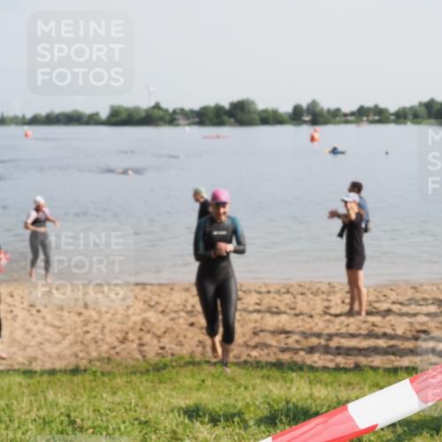 21.06.2025 - 27. Vierlanden-Triathlon MichiJ http://msf.ph/oto/7980481 15.06.2026 09:01:54 Schwimmen 196, 206, 214, 242 meine-sportfotos.de