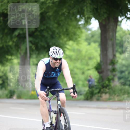 15.06.2025 - 7 Türme Triathlon Yannick Fuchs http://msf.ph/oto/7980544 15.06.2025 11:22:00 Radfahren  meine-sportfotos.de