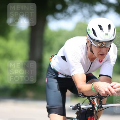 15.06.2025 - 7 Türme Triathlon Yannick Fuchs http://msf.ph/oto/7980592 15.06.2025 12:48:44 Radfahren 204, 458, 530, 540, 629, 651 meine-sportfotos.de
