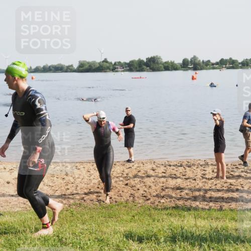 21.06.2025 - 27. Vierlanden-Triathlon MichiJ http://msf.ph/oto/7980648 15.06.2026 09:01:57 Schwimmen 196, 206, 214 meine-sportfotos.de