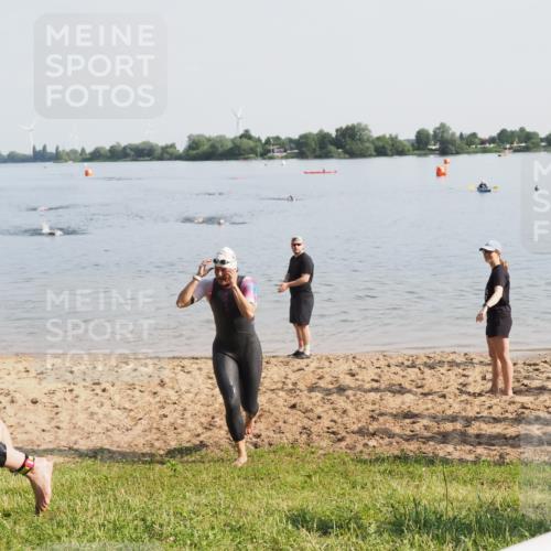 21.06.2025 - 27. Vierlanden-Triathlon MichiJ http://msf.ph/oto/7980676 15.06.2026 09:01:57 Schwimmen 196, 206, 214 meine-sportfotos.de