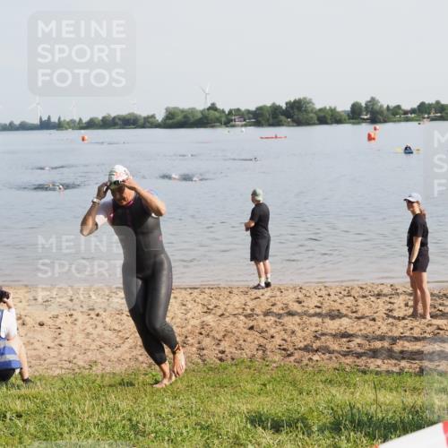 21.06.2025 - 27. Vierlanden-Triathlon MichiJ http://msf.ph/oto/7980710 15.06.2026 09:01:58 Schwimmen 196, 206, 214 meine-sportfotos.de
