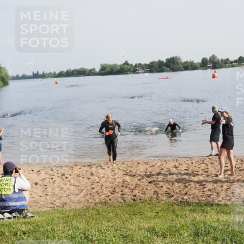 21.06.2025 - 27. Vierlanden-Triathlon MichiJ http://msf.ph/oto/7980762 15.06.2026 09:02:33 Schwimmen 246 meine-sportfotos.de
