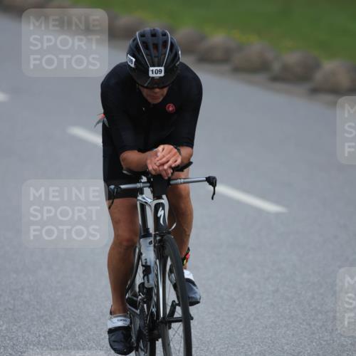 15.06.2025 - 27. Vierlanden-Triathlon H.Heesch http://msf.ph/oto/7980765 15.06.2025 10:41:35 Radfahren 22, 106, 109, 127, 142, 172, 198, 436 meine-sportfotos.de