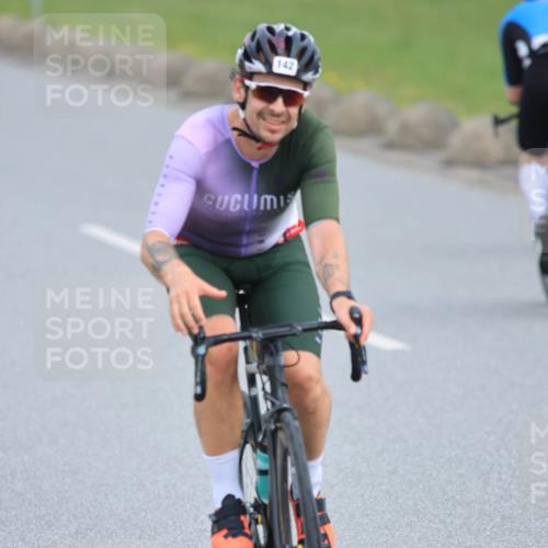15.06.2025 - 27. Vierlanden-Triathlon H.Heesch http://msf.ph/oto/7980778 15.06.2025 10:41:37 Radfahren 22, 45, 93, 106, 109, 127, 142, 172, 436 meine-sportfotos.de