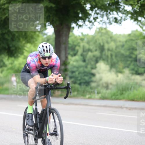 15.06.2025 - 7 Türme Triathlon Yannick Fuchs http://msf.ph/oto/7980780 15.06.2025 11:22:46 Radfahren  meine-sportfotos.de