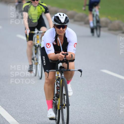 15.06.2025 - 27. Vierlanden-Triathlon H.Heesch http://msf.ph/oto/7980824 15.06.2025 10:41:53 Radfahren 34, 121, 134, 151, 213, 250, 293 meine-sportfotos.de