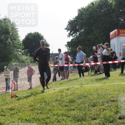 15.06.2025 - 27. Vierlanden-Triathlon KatJ http://msf.ph/oto/7980866 15.06.2025 08:45:48 Schwimmen 104, 116, 125, 145, 150 meine-sportfotos.de