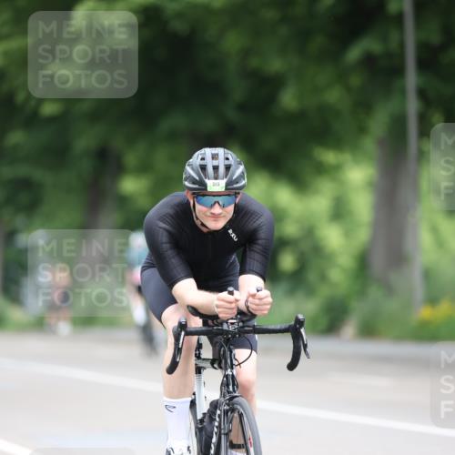 15.06.2025 - 7 Türme Triathlon Yannick Fuchs http://msf.ph/oto/7980873 15.06.2025 11:23:37 Radfahren 207, 303 meine-sportfotos.de