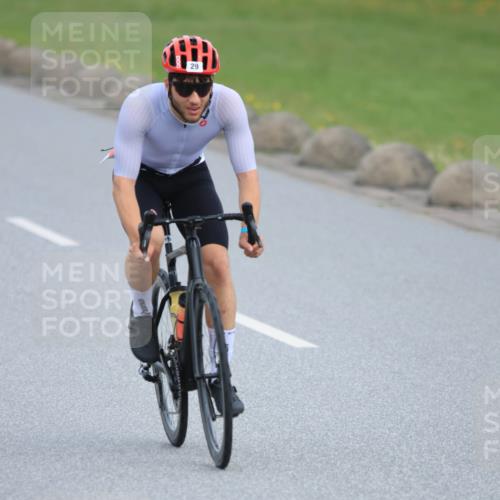 15.06.2025 - 27. Vierlanden-Triathlon H.Heesch http://msf.ph/oto/7980880 15.06.2025 10:42:15 Radfahren 29, 139, 287, 827 meine-sportfotos.de