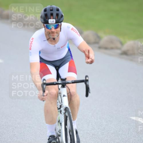 15.06.2025 - 27. Vierlanden-Triathlon H.Heesch http://msf.ph/oto/7980920 15.06.2025 10:42:18 Radfahren 29, 139, 287 meine-sportfotos.de