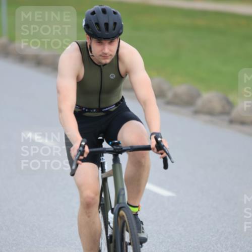 15.06.2025 - 27. Vierlanden-Triathlon H.Heesch http://msf.ph/oto/7980933 15.06.2025 10:42:21 Radfahren 139, 287 meine-sportfotos.de