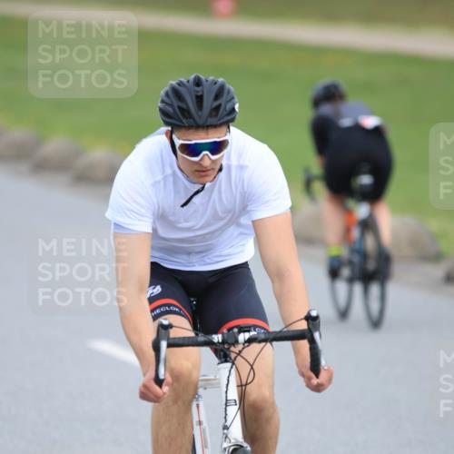 15.06.2025 - 27. Vierlanden-Triathlon H.Heesch http://msf.ph/oto/7980957 15.06.2025 10:42:44 Radfahren 115, 147, 199, 347, 1399 meine-sportfotos.de