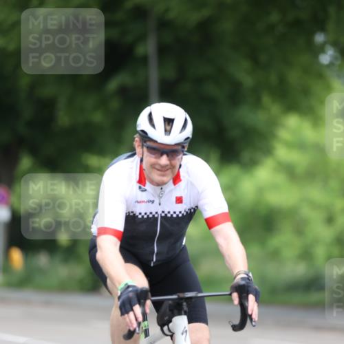 15.06.2025 - 7 Türme Triathlon Yannick Fuchs http://msf.ph/oto/7981011 15.06.2025 11:23:51 Radfahren  meine-sportfotos.de