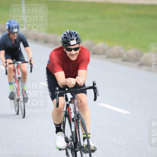 15.06.2025 - 27. Vierlanden-Triathlon H.Heesch http://msf.ph/oto/7981061 15.06.2025 10:45:44 Radfahren 450, 462 meine-sportfotos.de