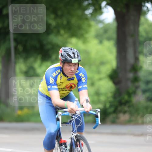 15.06.2025 - 7 Türme Triathlon Yannick Fuchs http://msf.ph/oto/7981106 15.06.2025 11:24:27 Radfahren 243, 258 meine-sportfotos.de
