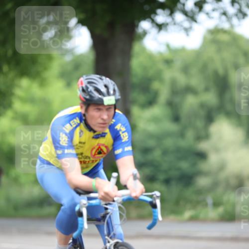 15.06.2025 - 7 Türme Triathlon Yannick Fuchs http://msf.ph/oto/7981116 15.06.2025 11:24:27 Radfahren 243, 258 meine-sportfotos.de