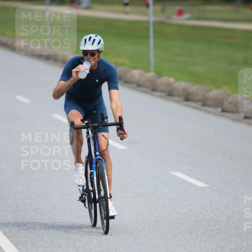 15.06.2025 - 27. Vierlanden-Triathlon H.Heesch http://msf.ph/oto/7981130 15.06.2025 10:46:43 Radfahren 441 meine-sportfotos.de