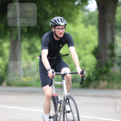 15.06.2025 - 7 Türme Triathlon Yannick Fuchs http://msf.ph/oto/7981176 15.06.2025 11:24:33 Radfahren 258 meine-sportfotos.de
