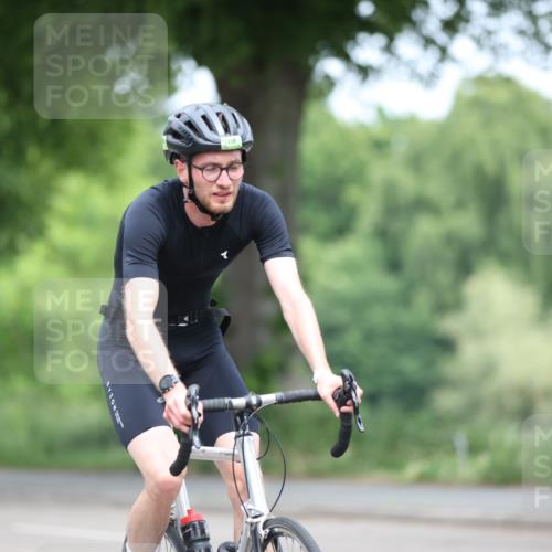 15.06.2025 - 7 Türme Triathlon Yannick Fuchs http://msf.ph/oto/7981181 15.06.2025 11:24:33 Radfahren 258 meine-sportfotos.de