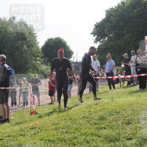 15.06.2025 - 27. Vierlanden-Triathlon KatJ http://msf.ph/oto/7981359 15.06.2025 08:46:06 Schwimmen 106, 134, 142, 152, 194 meine-sportfotos.de
