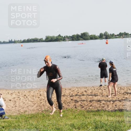 21.06.2025 - 27. Vierlanden-Triathlon MichiJ http://msf.ph/oto/7981373 15.06.2026 09:02:46 Schwimmen 200, 210, 223 meine-sportfotos.de