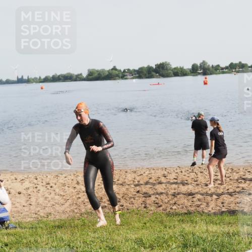 21.06.2025 - 27. Vierlanden-Triathlon MichiJ http://msf.ph/oto/7981382 15.06.2026 09:02:46 Schwimmen 200, 210, 223 meine-sportfotos.de