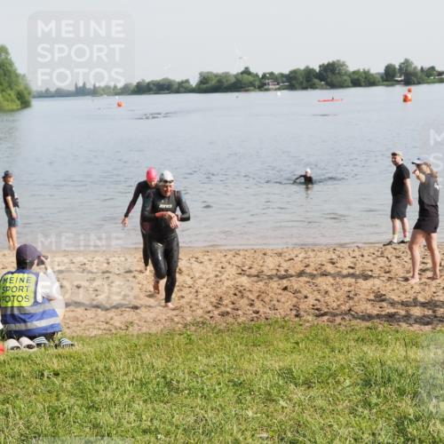 21.06.2025 - 27. Vierlanden-Triathlon MichiJ http://msf.ph/oto/7981399 15.06.2026 09:03:08 Schwimmen 219, 248 meine-sportfotos.de