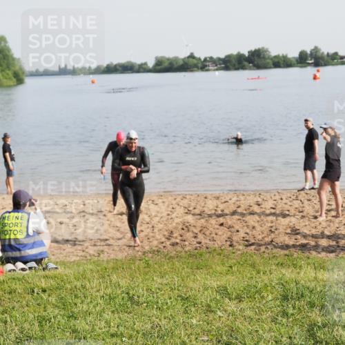 21.06.2025 - 27. Vierlanden-Triathlon MichiJ http://msf.ph/oto/7981405 15.06.2026 09:03:08 Schwimmen 219, 248 meine-sportfotos.de