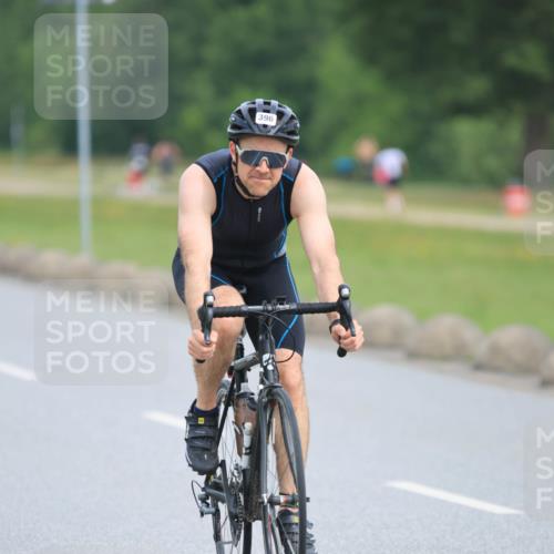 15.06.2025 - 27. Vierlanden-Triathlon H.Heesch http://msf.ph/oto/7981421 15.06.2025 10:47:48 Radfahren 37, 168, 172, 396, 402, 1397 meine-sportfotos.de