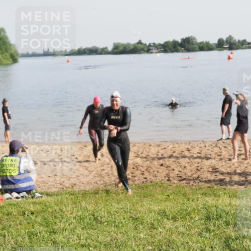 21.06.2025 - 27. Vierlanden-Triathlon MichiJ http://msf.ph/oto/7981437 15.06.2026 09:03:08 Schwimmen 219, 248 meine-sportfotos.de