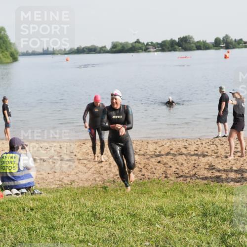 21.06.2025 - 27. Vierlanden-Triathlon MichiJ http://msf.ph/oto/7981444 15.06.2026 09:03:09 Schwimmen 219, 248 meine-sportfotos.de