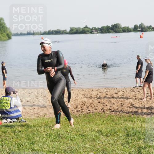 21.06.2025 - 27. Vierlanden-Triathlon MichiJ http://msf.ph/oto/7981479 15.06.2026 09:03:09 Schwimmen 219, 248 meine-sportfotos.de
