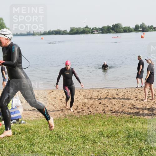 21.06.2025 - 27. Vierlanden-Triathlon MichiJ http://msf.ph/oto/7981500 15.06.2026 09:03:10 Schwimmen 219, 248 meine-sportfotos.de