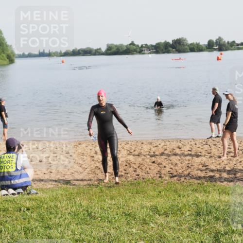 21.06.2025 - 27. Vierlanden-Triathlon MichiJ http://msf.ph/oto/7981509 15.06.2026 09:03:10 Schwimmen 219, 248 meine-sportfotos.de