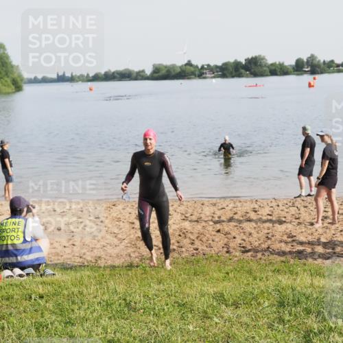 21.06.2025 - 27. Vierlanden-Triathlon MichiJ http://msf.ph/oto/7981531 15.06.2026 09:03:11 Schwimmen 219, 248 meine-sportfotos.de