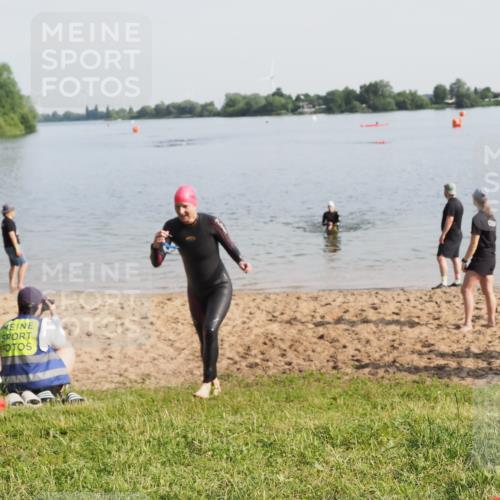 21.06.2025 - 27. Vierlanden-Triathlon MichiJ http://msf.ph/oto/7981552 15.06.2026 09:03:11 Schwimmen 219, 248 meine-sportfotos.de
