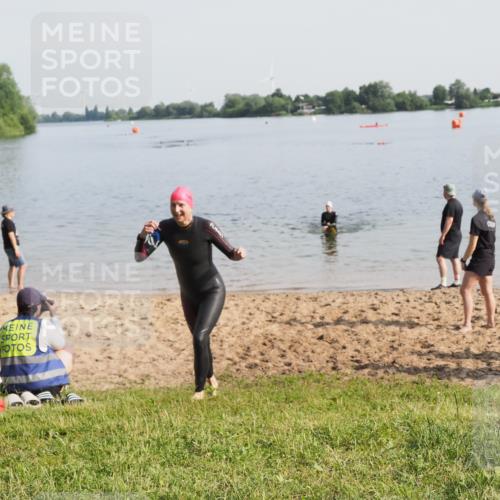 21.06.2025 - 27. Vierlanden-Triathlon MichiJ http://msf.ph/oto/7981558 15.06.2026 09:03:11 Schwimmen 219, 248 meine-sportfotos.de