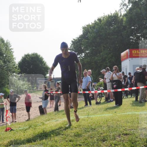 15.06.2025 - 27. Vierlanden-Triathlon KatJ http://msf.ph/oto/7981562 15.06.2025 08:46:11 Schwimmen 134, 152, 194 meine-sportfotos.de
