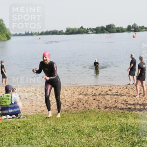 21.06.2025 - 27. Vierlanden-Triathlon MichiJ http://msf.ph/oto/7981582 15.06.2026 09:03:12 Schwimmen 219, 248 meine-sportfotos.de