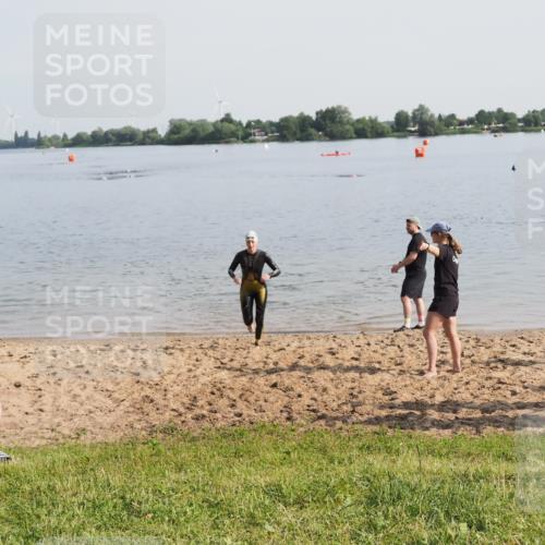 21.06.2025 - 27. Vierlanden-Triathlon MichiJ http://msf.ph/oto/7981591 15.06.2026 09:03:19 Schwimmen 220, 248 meine-sportfotos.de