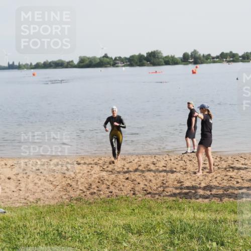 21.06.2025 - 27. Vierlanden-Triathlon MichiJ http://msf.ph/oto/7981609 15.06.2026 09:03:19 Schwimmen 220, 248 meine-sportfotos.de
