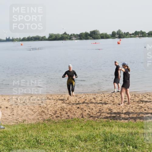 21.06.2025 - 27. Vierlanden-Triathlon MichiJ http://msf.ph/oto/7981619 15.06.2026 09:03:19 Schwimmen 220, 248 meine-sportfotos.de