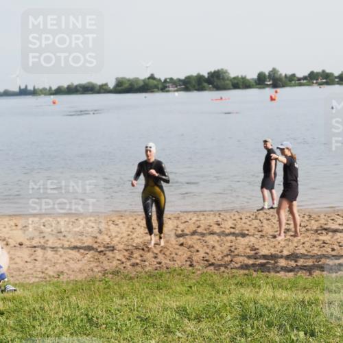 21.06.2025 - 27. Vierlanden-Triathlon MichiJ http://msf.ph/oto/7981675 15.06.2026 09:03:20 Schwimmen 220 meine-sportfotos.de