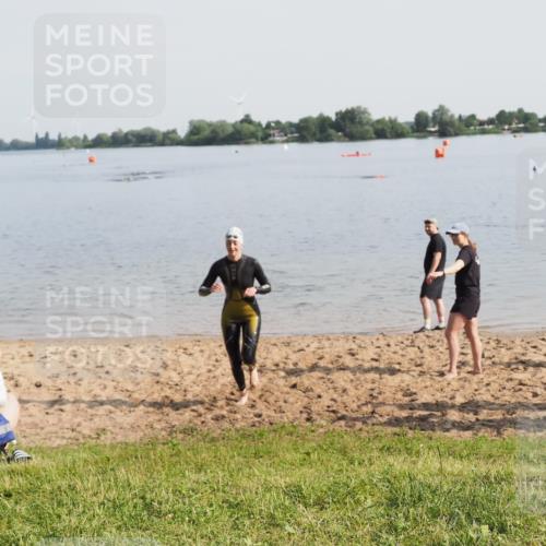 21.06.2025 - 27. Vierlanden-Triathlon MichiJ http://msf.ph/oto/7981689 15.06.2026 09:03:20 Schwimmen 220 meine-sportfotos.de