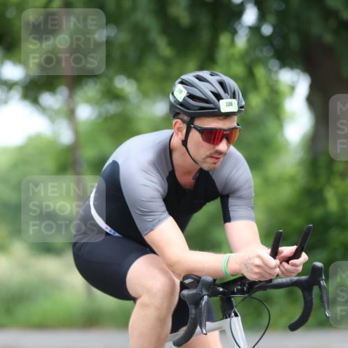 15.06.2025 - 7 Türme Triathlon Yannick Fuchs http://msf.ph/oto/7981742 15.06.2025 11:26:17 Radfahren 228, 258, 336 meine-sportfotos.de