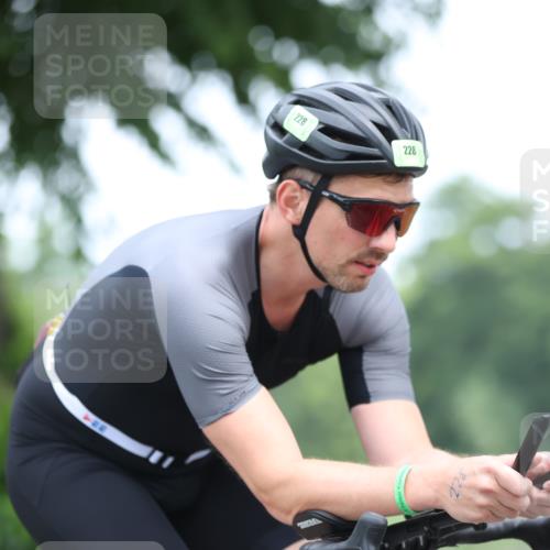 15.06.2025 - 7 Türme Triathlon Yannick Fuchs http://msf.ph/oto/7981750 15.06.2025 11:26:18 Radfahren 228, 258, 336 meine-sportfotos.de