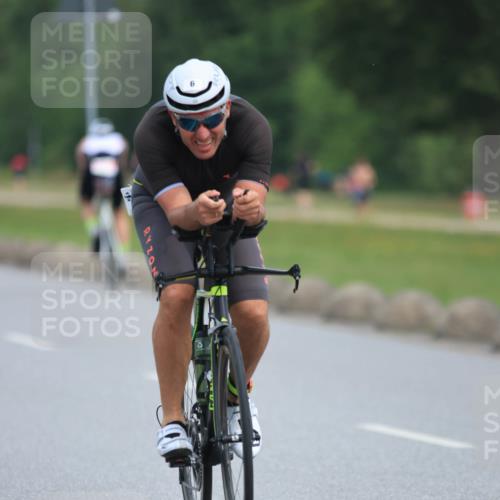 15.06.2025 - 27. Vierlanden-Triathlon H.Heesch http://msf.ph/oto/7981778 15.06.2025 10:49:17 Radfahren 6, 29, 447 meine-sportfotos.de