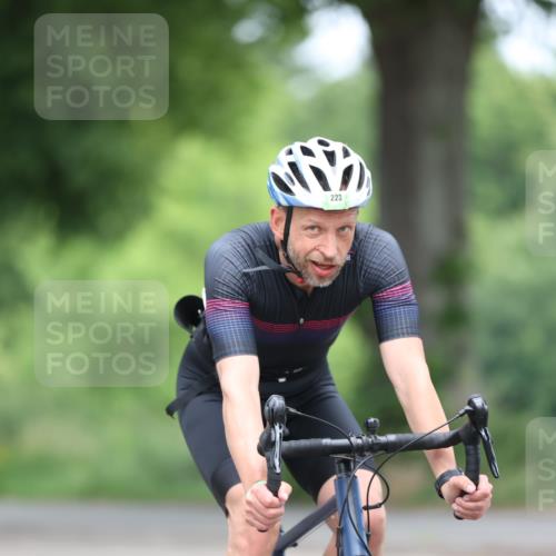15.06.2025 - 7 Türme Triathlon Yannick Fuchs http://msf.ph/oto/7981858 15.06.2025 11:26:30 Radfahren 223, 281 meine-sportfotos.de